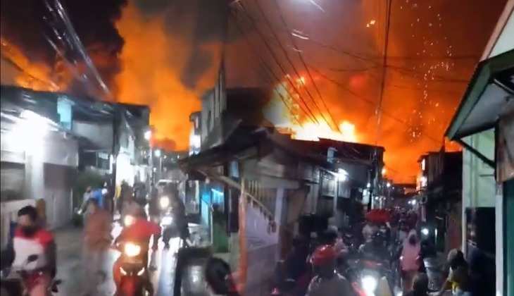 Indonesia के फ्यूल स्टोरेज स्टेशन में लगी भीषण आग, 16 लोगों की दर्दनाक मौत, 50 लोग घायल