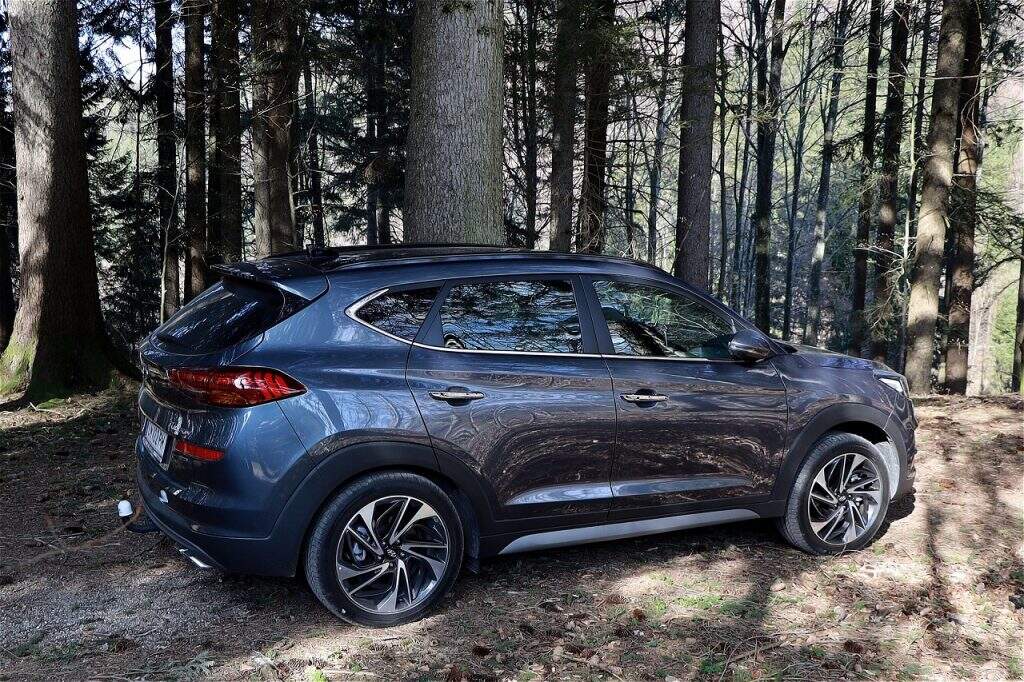 Best Sedan Cars: दमदार फीचर्स के साथ बेहद कम कीमत पर आती है ये सेडान कार, जानिए सबकुछ