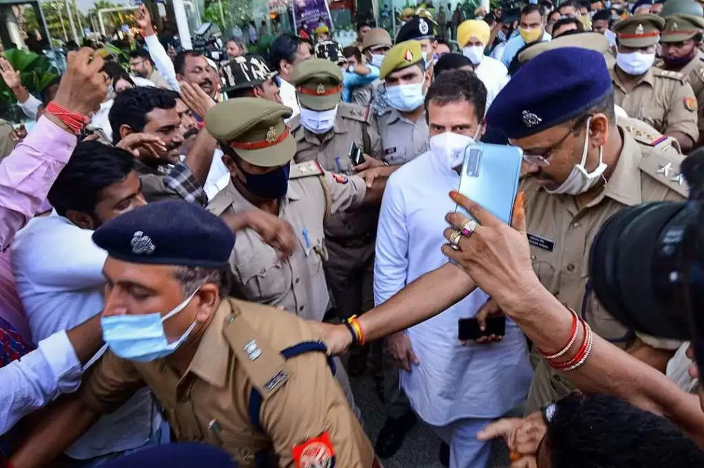 लोकसभा में राहुल गांधी किस बात पर हुए आक्रामक ? सड़कों पर निकले कांग्रेस कार्यकर्ता