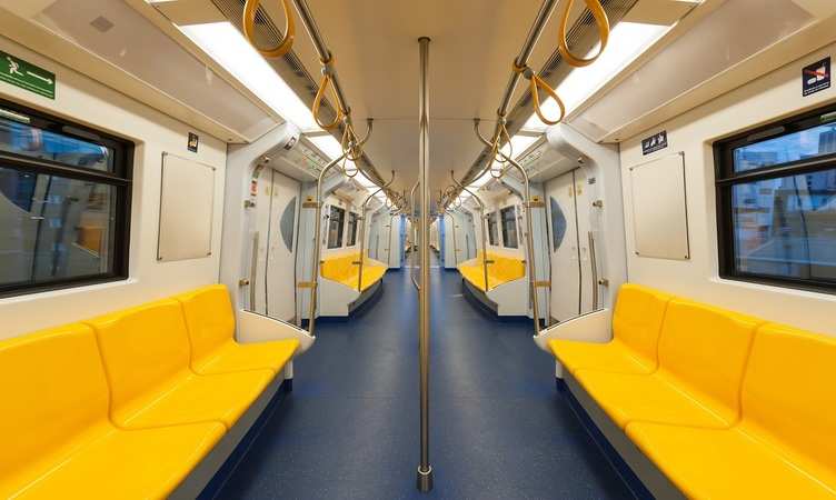घटते कोरोना संक्रमण के बीच, दिल्ली मेट्रो में जल्द सभी सीटों पर बैठने की मिल सकती है अनुमति