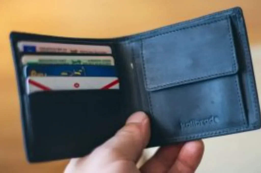 Empty purse or vastu: आपकी भी जेब हमेशा रहती है खाली, तो वास्तु के अनुसार हो सकते हैं ये कारण