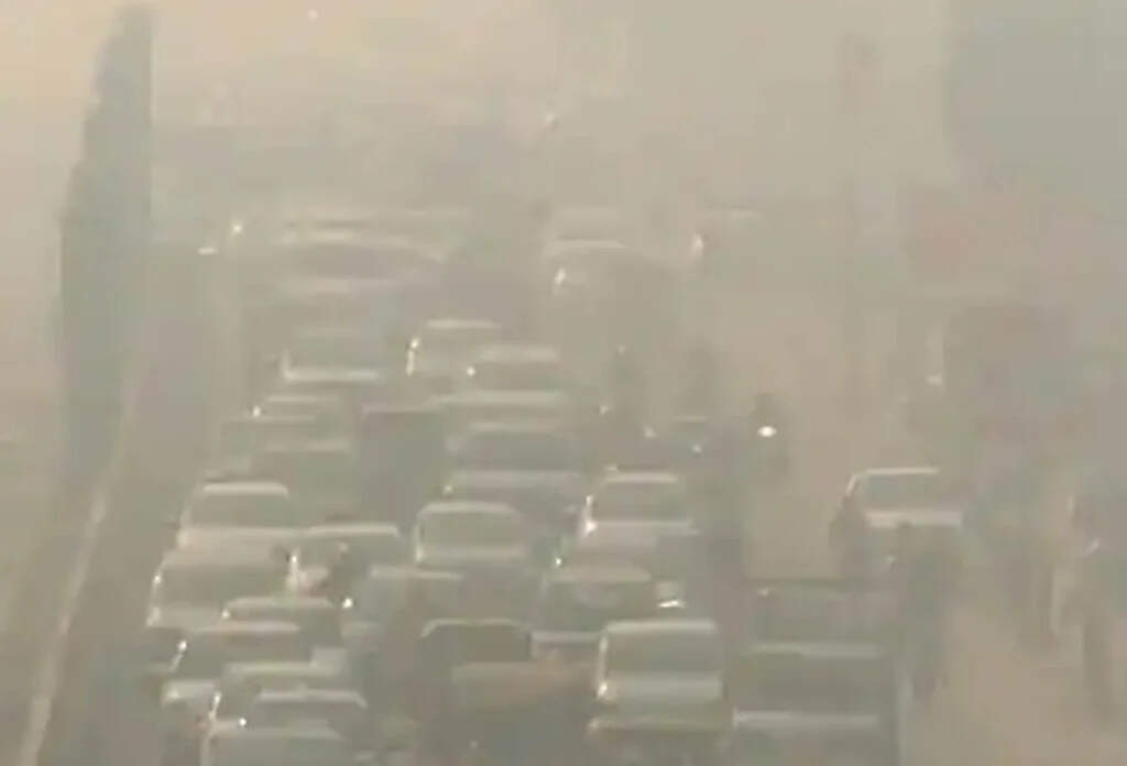 Delhi Pollution: दिवाली से पहले दिल्ली में बढ़ने लगा प्रदूषण, जानें कैसे AQI बताता है पॉल्यूशन का लेवल