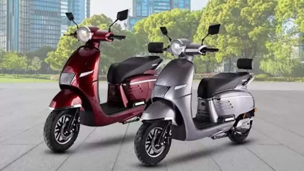 Electric Scooter: जेट ब्लैक कलर में आ गई 10 रुपए में 100 किमी चलने वाली इलेक्ट्रिक स्कूटर, जानें कीमत