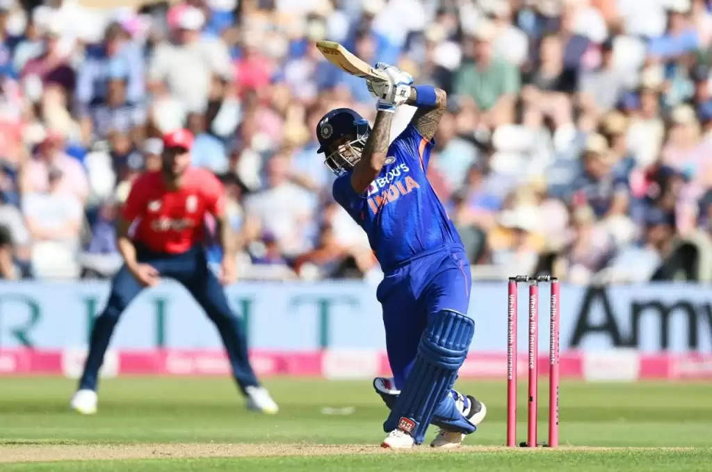 IND vs ENG: Suryakumar Yadav के आसमान चीरते छक्के देख इंग्लैंड के गेंदबाज हुए बेहोश, विस्फोटक वीडियो का फैंस ने उठाया पूरा मजा
