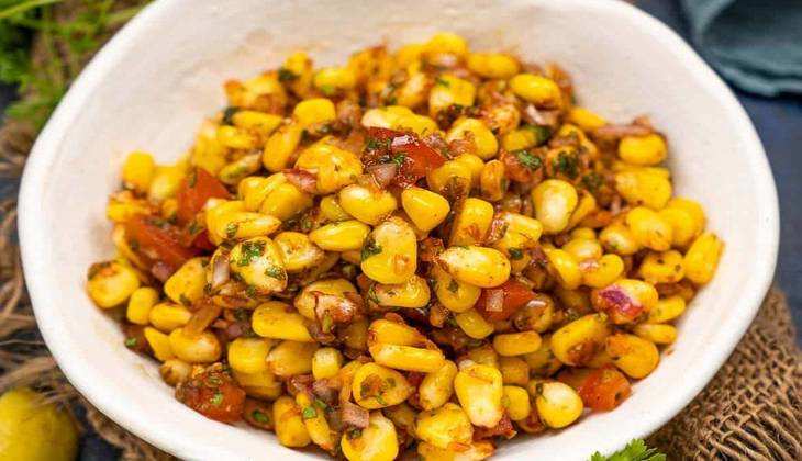 Corn Chaat Recipe: बारिश में खाओं मस्त क्रिस्पी कॉर्न चाट, मानसून का मजा हो जाएगा डबल, मिनटों में तैयार करने के लिए फॉलें करें टिप्स