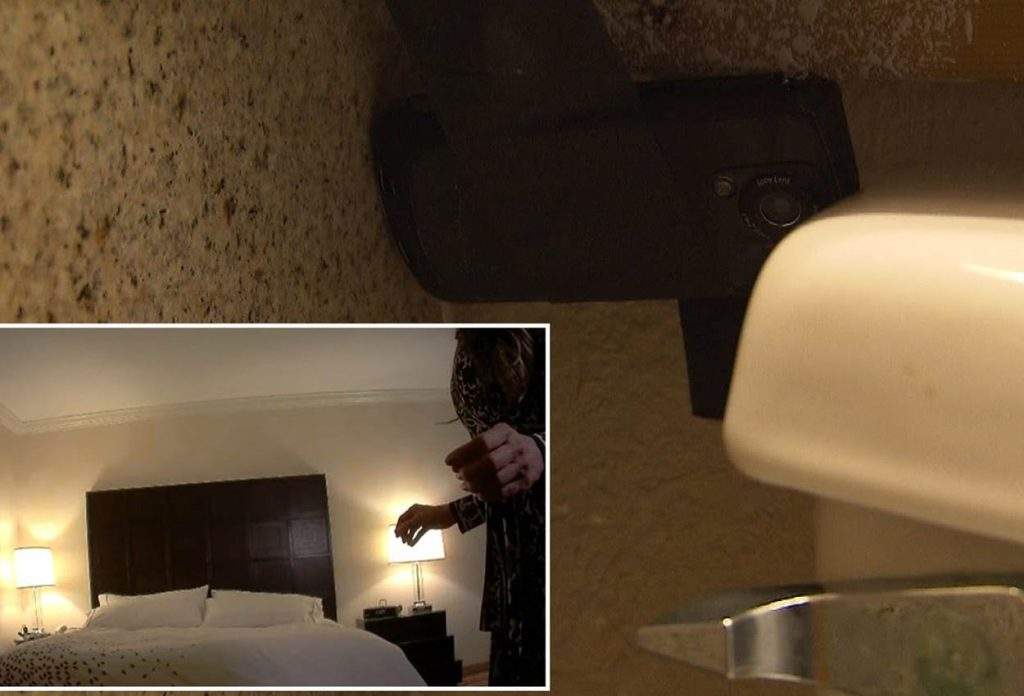 Hidden Camera: होटल या चेंजिंग रूम में कैसे पता करें हिडन कैमरा? जानें टिप्स