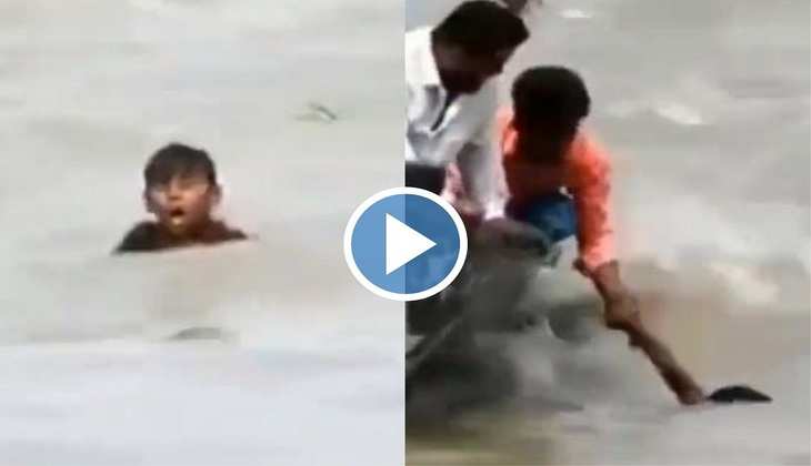 Viral Video: नदी में डूब रहे बच्चे के आसपास टहल रहा था मगरमच्छ, देखिए फिर NDRF की टीम ने कैसे फुर्ती में बचाई जान