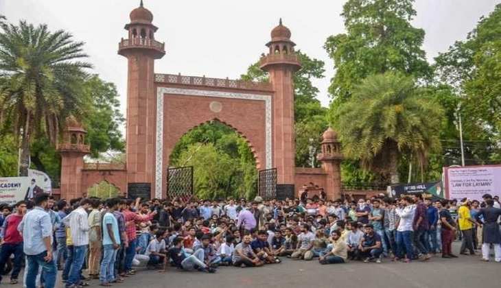 पीएम मोदी की तारीफ करना AMU के छात्र को पड़ा भारी, पीएचडी की डिग्री वापस करने का निकला फ़तवा