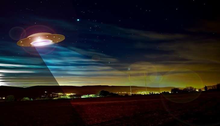 ब्रिटिश महिला का दावा- "मुझे एलियन से हुआ प्यार, UFO में बैठाकर कराई आकाशगंगा की सैर"