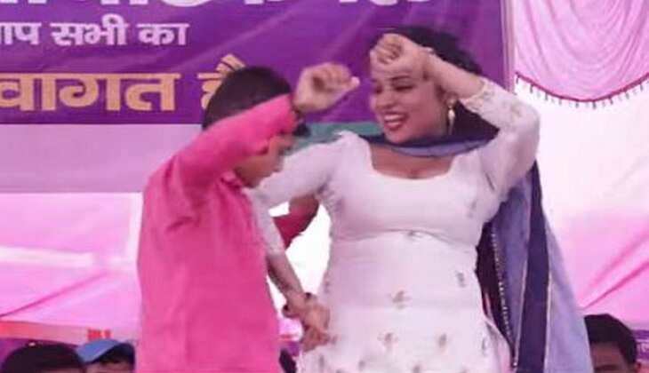 Muskan Baby ने सफेद सूट में लगाए मलाई जैसे स्मूथ ठुमके, डांस देख छोटे बच्चे ने बराबर से मटकाई कमर