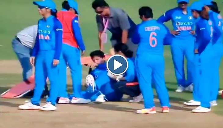 दुखद: मैच के दौरान मैदान पर गिरी भारतीय खिलाड़ी, स्ट्रेचर पर लेने आए फिजियो, देखें वीडियो