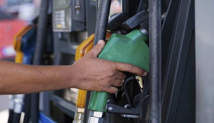 Petrol Diesel Price Update: कच्चे तेल की तेजी पर लगा ब्रेक, क्या बदले पेट्रोल-डीजल के दाम?