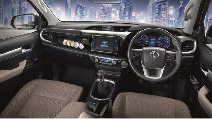 Toyota की इस धाकड़ कार की बुकिंग शुरु, तगड़े इंजन के साथ इस कार के उड़ेंगे होश, जानें कीमत