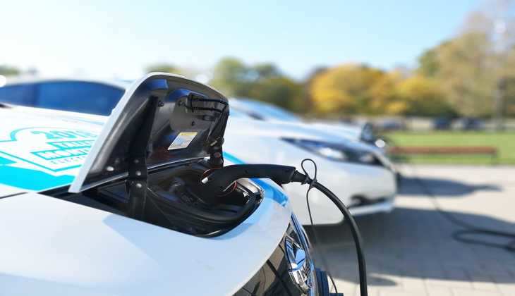 Electric Car: इलेक्ट्रिक कार की बैटरी खराब होने के ये है कारण, कितने साल तक चलती है इलेक्ट्रिक गाड़ी की बैटरी, जानें डिटेल्स