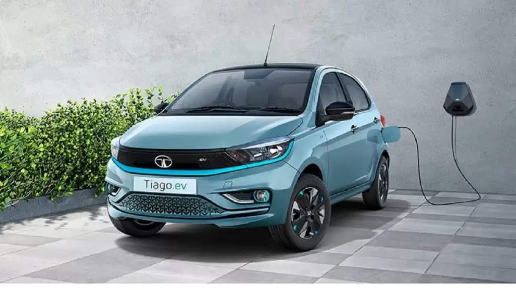 Tata Tiago EV: टाटा मोटर्स की सबसे सस्ती इलेक्ट्रिक कार की डिलीवरी शुरू, जानें कीमत