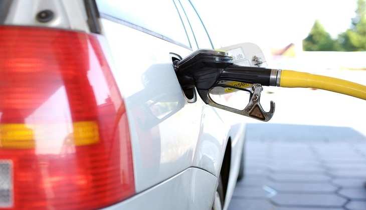 Petrol Diesel Price Update: कच्चे तेल की कीमतों में गिरावट के चलते सस्ता हुआ पेट्रोल-डीजल, चेक करें आज के ताजा रेट्स
