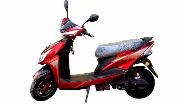 Electric Scooter: 100 किमी की रेंज के साथ धूम मचा रहा ये शानदार इलेक्ट्रिक स्कूटर, कीमत जान खरीद कर ही लेंगे दम