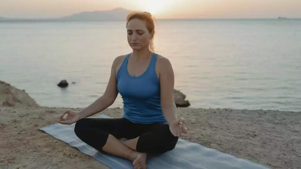 International Yoga Day 2023: इन 5 योगासनों से तनाव और चिंता का प्राकृतिक रूप से इलाज किया जा सकता है, देखें