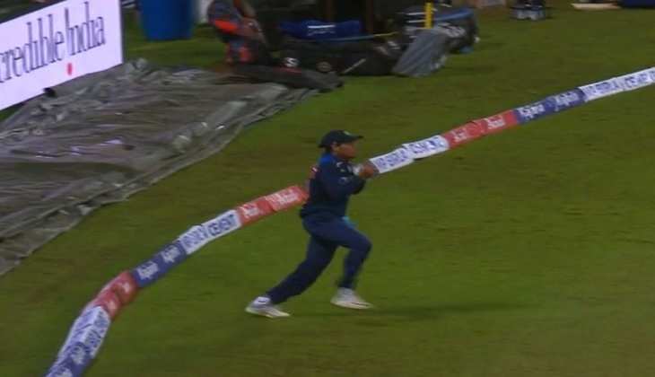 IND vs SL: अंपायर को हैरान कर भुवी की गेंद पर राहुल चाहर ने लिया अविश्वसनीय कैच, देखे वीडियो