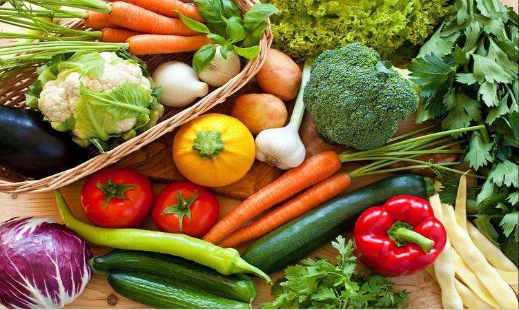 Health Tips: बारिश के मौसम में इन 5 सब्जियों को भूलकर भी हाथ न लगाएं, अंदर ही अंदर आंतों को सड़ा देंगे ये, ये है इसका कारण