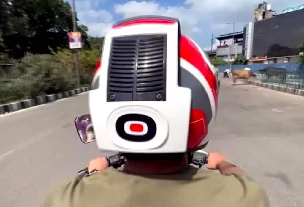 Fresh Air Helmet: प्रदूषण से बचाएगा ये अनोखा हेलमेट, ताज़ी हवा में सांस लेकर चला सकेंगे बाइक, जानें क्या है इसकी कीमत
