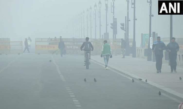 Air Pollution: 'दम' निकाल रही दिल्ली की हवा! 'बहुत खराब' श्रेणी में पहुंचा AQI, जानें गाजियाबाद और नोएडा का हाल
