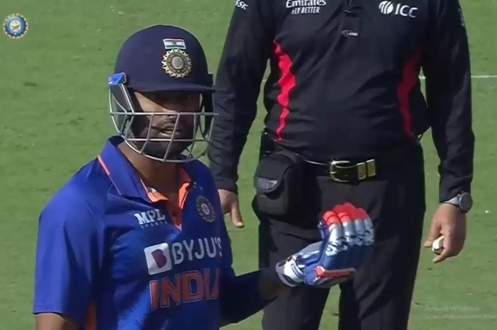 IND vs WI: बीच मैच में केएल राहुल ने भारत के किस खिलाड़ी से माँगी माफी, मैच के बाद हुआ खुलासा