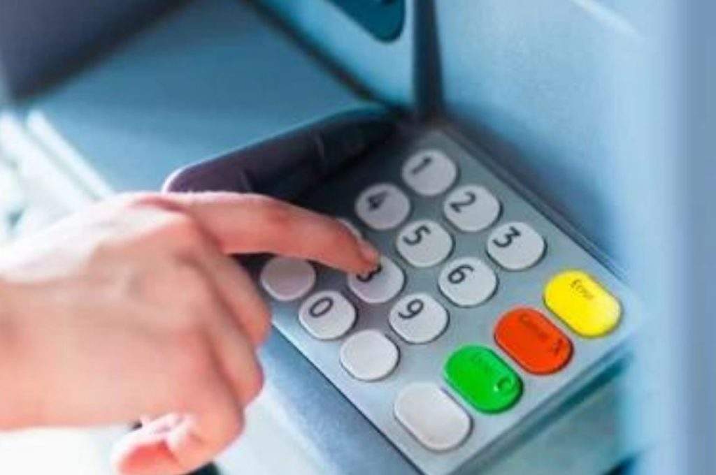 अब ATM से निकालेंगे आप रुपए, तो क्या 173 रुपए काट लेगी बैंक ? जानें इस बात का पूरा सच