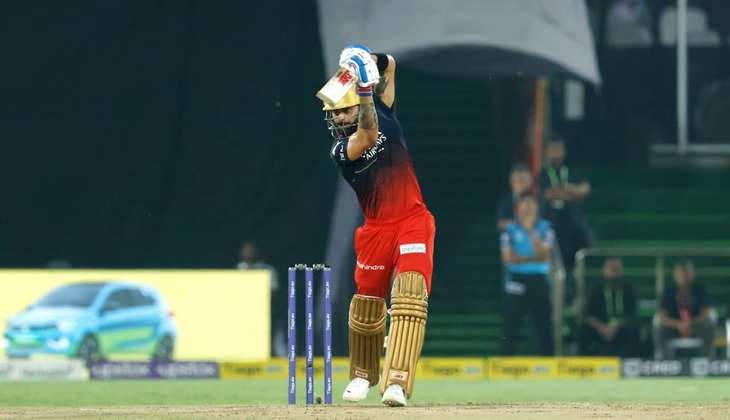 Virat Kohli ने तहलका मचाते हुए जड़ा तूफानी शतक, गेंदबाजों की पिटाई कर ठोक डाले 12 चौके और 4 छक्के, देखें वीडियो