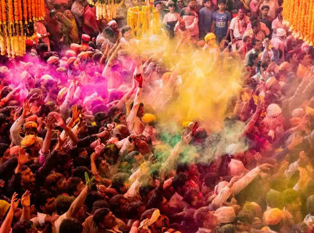 Holi Wishes Quotes 2023: खुशियों से भरा रंगो का त्योहार है होली, इन प्यार भरे मैसेज से दें अपनों को बधाई