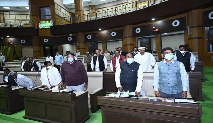 Jharkhand Budget 2022: आर्थिक सर्वेक्षण  रिपोर्ट आज हुई पेश, वित्त मंत्री बोले-'पिछले दो सालों में गिरी विकास दर'