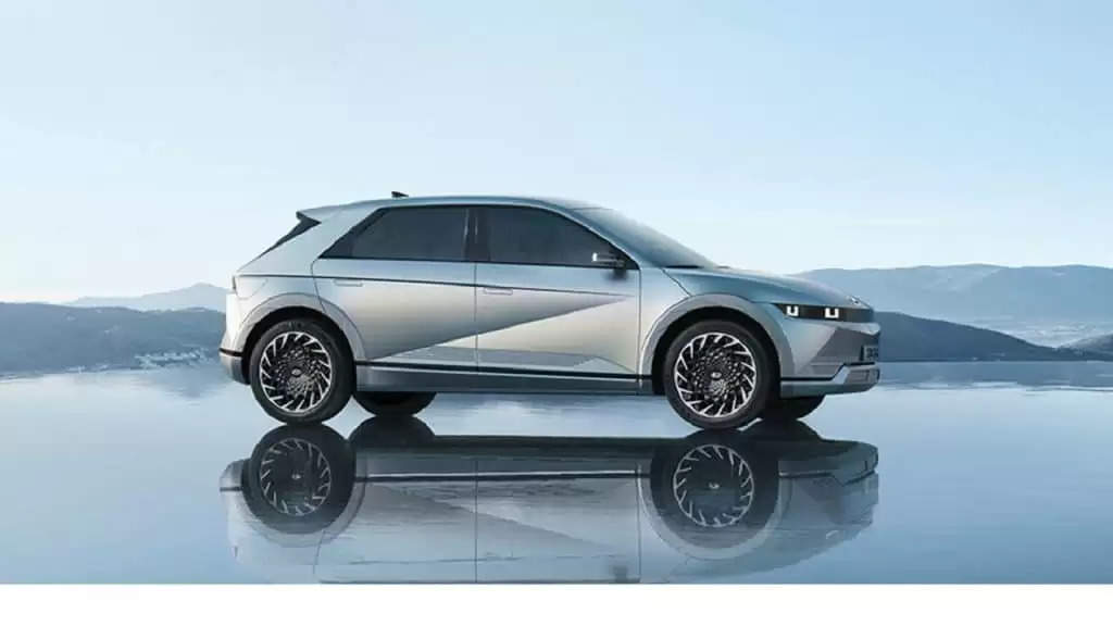 Hyundai की ये बेहतरीन इलेक्ट्रिक कार ने उड़ा दिए सबके होश, जबरदस्त रेंज के साथ महज 1 लाख में करें बुक