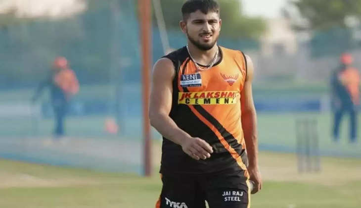 उमरान मलिक: जम्मू-कश्मीर के क्रिकेटर जो रातोंरात हीरो बन गए हैं