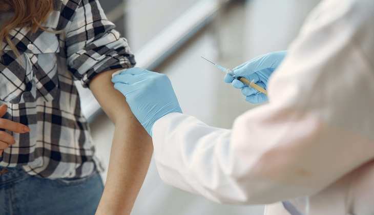 रिपोर्ट में खुलासा: पहली बार वैक्सीन लगने के बाद एक 68 वर्षीय व्यक्ति की हुई मौत
