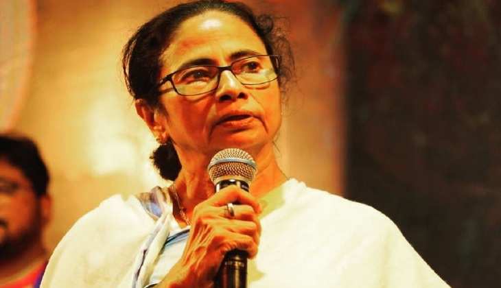 Mamata Banerjee नंदीग्राम में चुनाव प्रचार के दौरान हुई चोटिल, विपक्ष ने किए तीखे वार