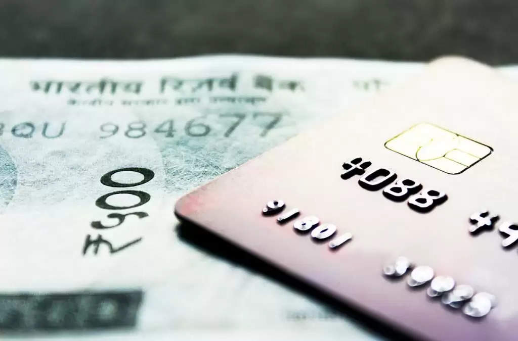 Credit Card: क्रेडिट कार्ड से फायदे के चक्कर में कैसे हो सकते हैं आप कंगाल, और बैंक कैसे होती हैं मालामाल, जरूर जानें