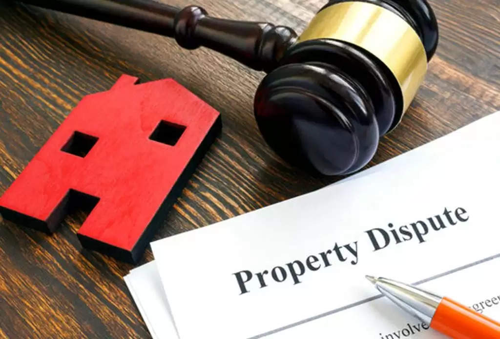 Property Disputes: जमीनी विवाद में कैसे होता है बंटवारा? किसके नाम होती है सारी संपत्ति? जानें कानून के कुछ नियम