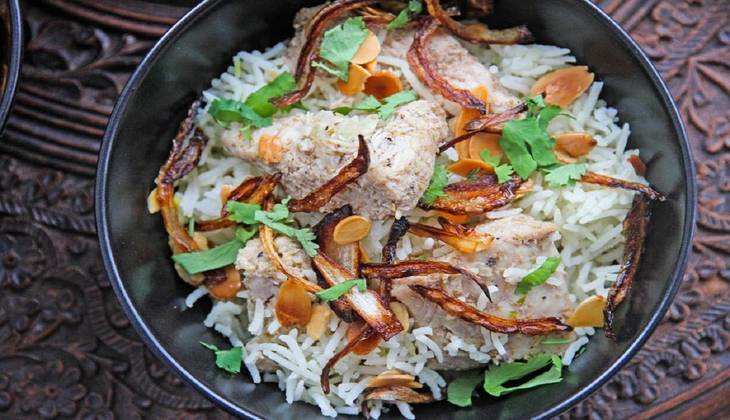 क्या मोटापा कम करता है Rice? जानें कितना फायदेमंद है रात में चावल को खाना
