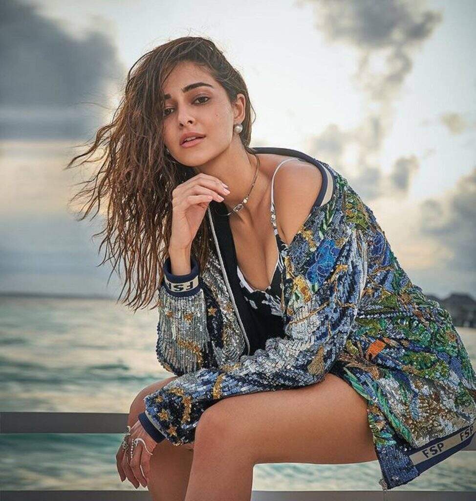 Ananya Panday ने दिखाया अपना क्लासी लुक, फैंस के दिलों की बढ़ा रहीं धड़कने