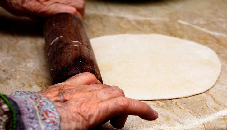 जानिये बाजरे की रोटी खाने के फायदे, बेली फैट को करता है कंट्रोल