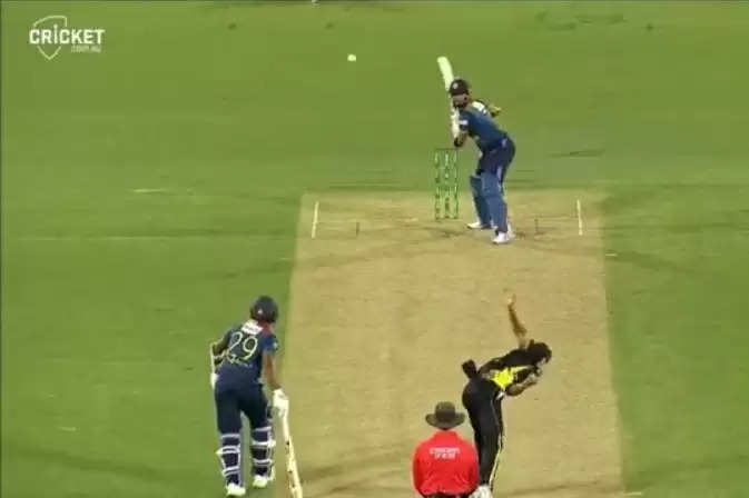 Video: नया ट्राई करने के चक्कर में इस गेंदबाज ने फ़ेक दी 3 मीटर ऊंची गेंद, देखें वीडियो