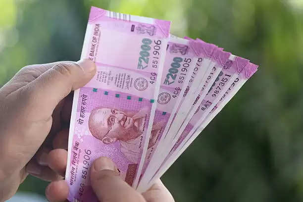 7th Pay Commission: केंद्र सरकार ने अपने इन कर्मचारियों की सैलरी में सीधा 40,000 रुपये बढ़ाए