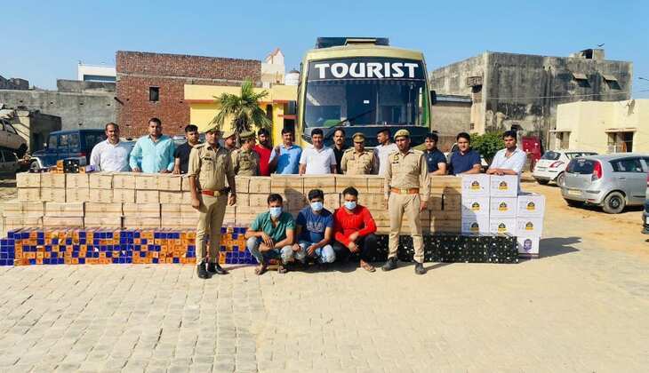 Greater Noida: किसी को शक न हो इसलिए Volvo Bus से बिहार ले जाते थे शराब, 15 लाख की दारू संग तीन गिरफ्तार