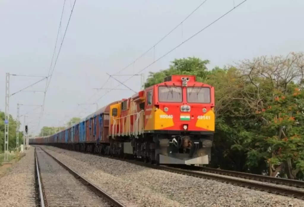 Indian Railways: ट्रेन से बिना झंझट बाइक ले जाना हुआ आसान,इन बातों का रखें ख्याल