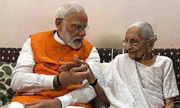 Heeraben Modi Passed Away: नहीं रहीं पीएम मोदी की मां हीराबेन, भावुक प्रधानमंत्री ने ट्विटर पर दी भावपूर्ण श्रद्धांजलि