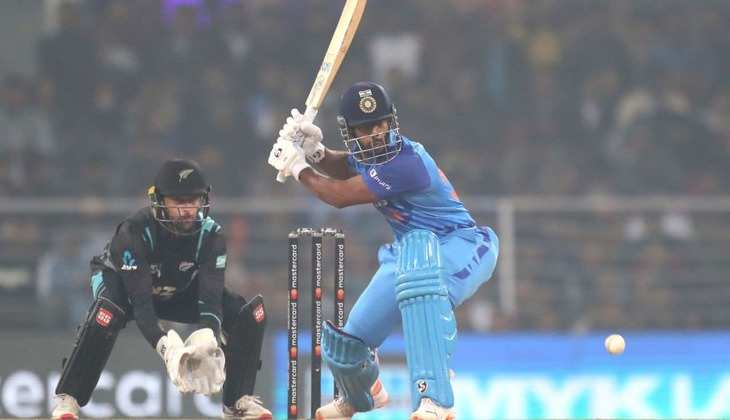 IND VS NZ 2nd T20: सीएम योगी के सामने SKY ने चौका ठोक भारत को दिलाई जीत, 1-1 से बराबर की सीरीज