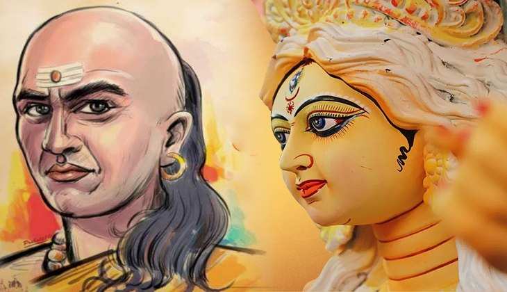 Chanakya Niti: नवरात्रों में भूल से भी ना करें इनका अपमान, वरना क्रोधित हो जाती हैं देवी मां
