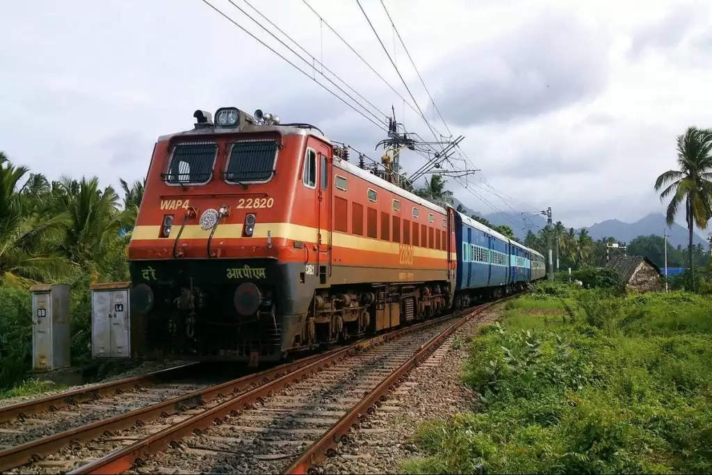 Indian Railways: प्रीमियम ट्रेनों में पहले से बुक नहीं कराया खाना, तो अब देना होगा इतना एक्स्ट्रा चार्ज, पढ़ें पूरी खबर