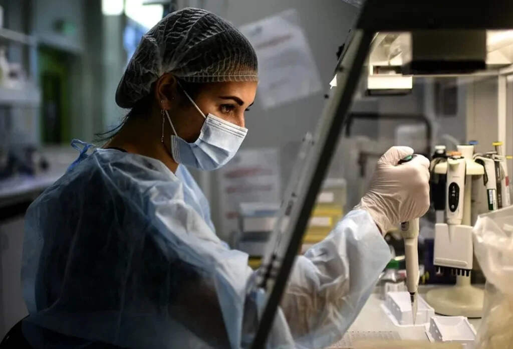 Corona New Wave: मौसम बदलते ही कोरोना की नई लहर! नया वैरिएंट है ज्यादा खतरनाक! जानें क्या हैं लक्षण