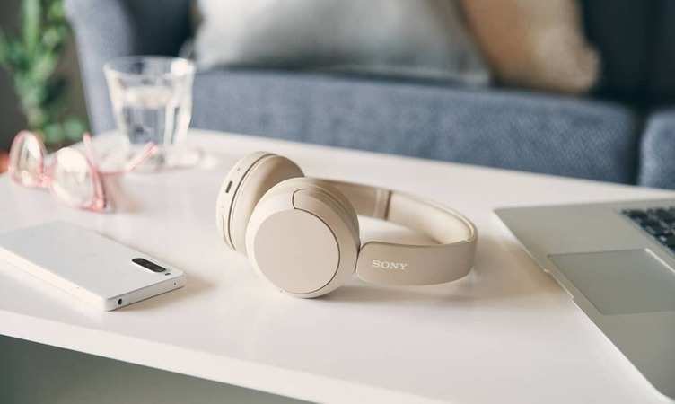 Sony Headphone: 60 घंटे के पावर बैकअप के साथ आ गया सोनी का WH-CH520 वायरलेस हेडफोन, जानें कीमत